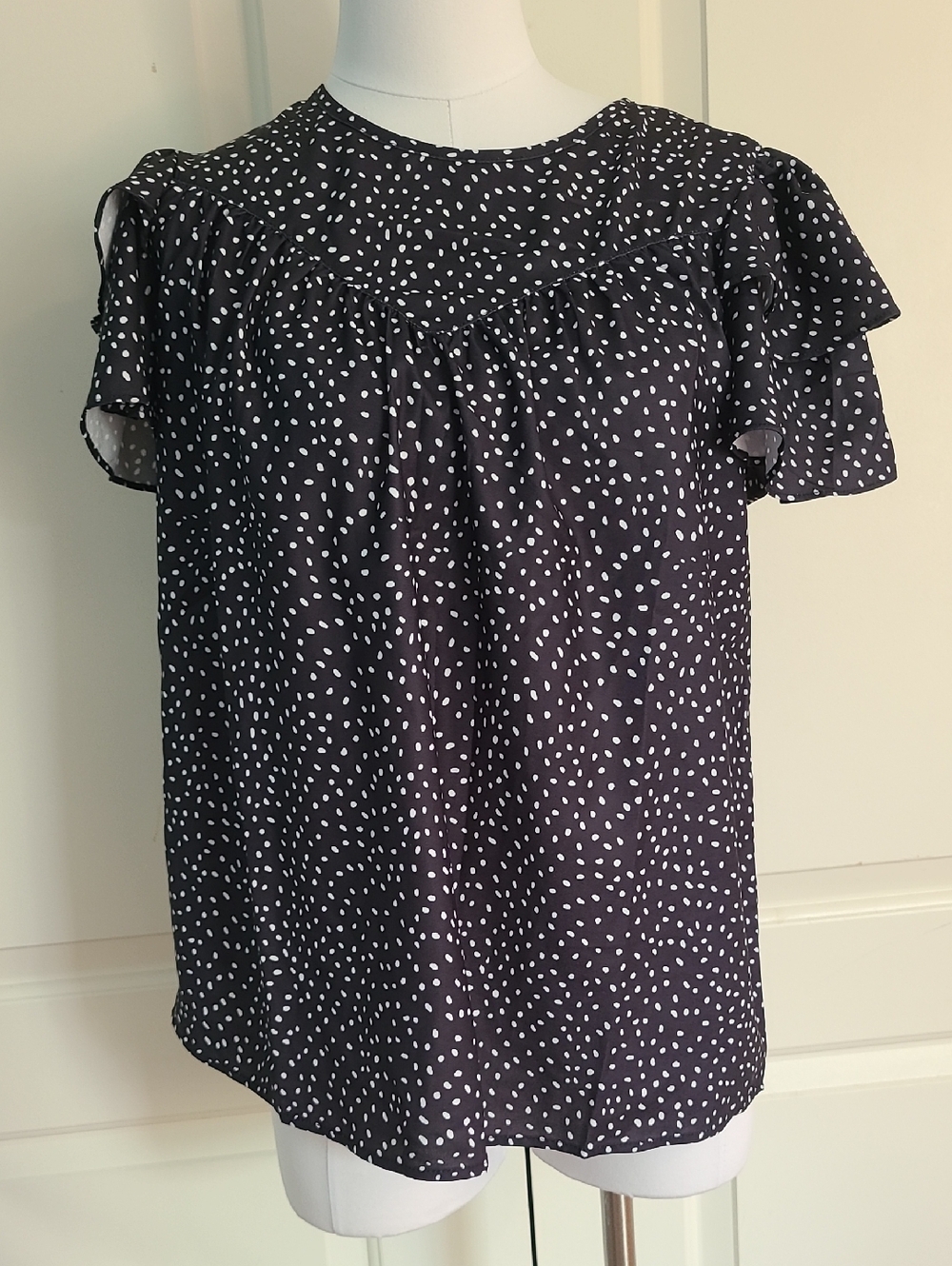 NWOT Jenny Boston Black And White Polka Dot Ruffle Sleeve Blouse